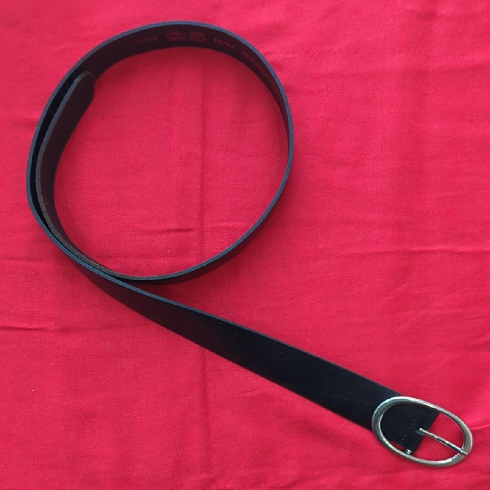 Classic Point Zero Oval Silver Buckle Genuine Black  Leather Belt